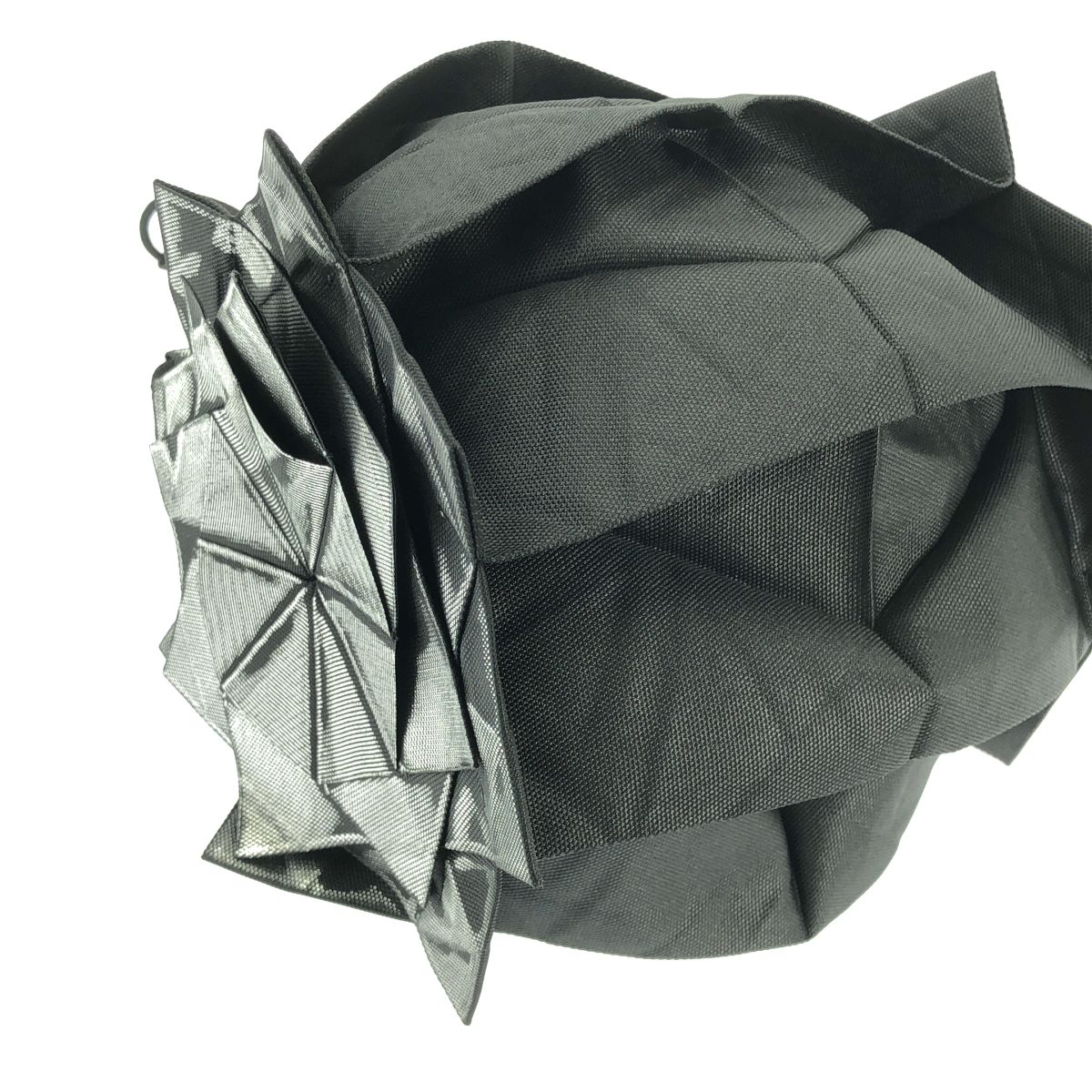 132 5. ISSEY MIYAKE 1325.イッセイミヤケ 132 5. STANDARD BAG 箔プリント バッグ ブラック シルバー レディース DECORATOM_COM_BR