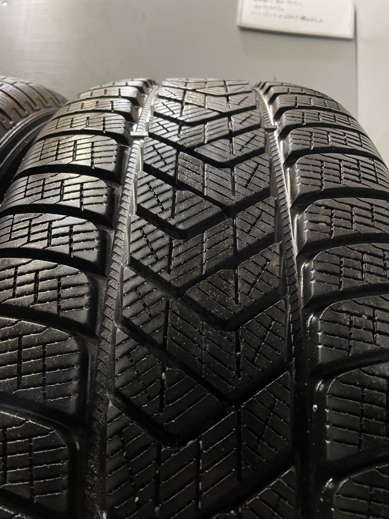 PIRELLI SCORPION WINTER 255/55R20 20インチ スタッドレス 4本 バリ溝