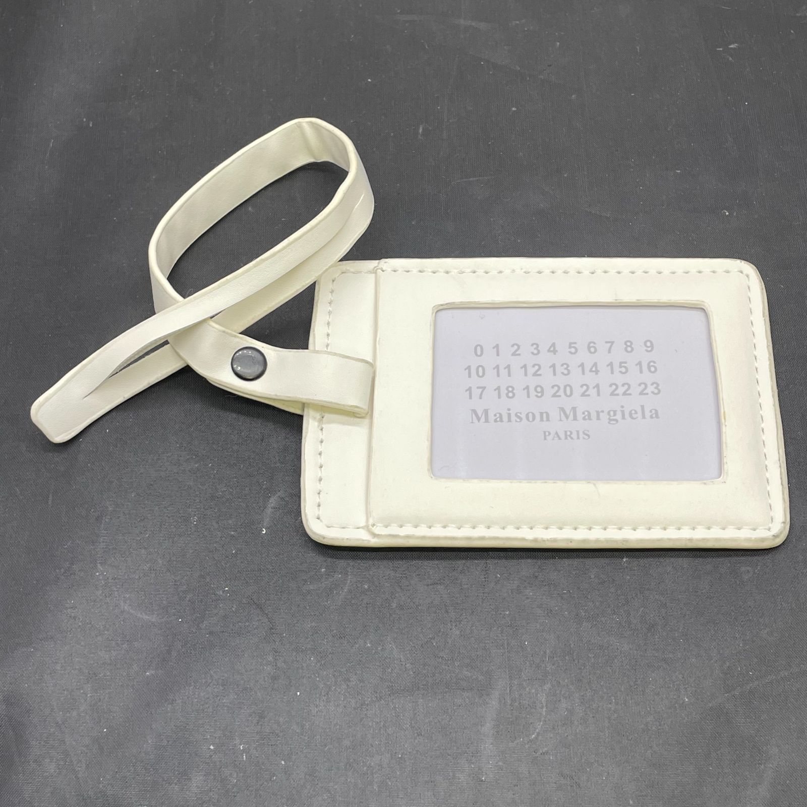 メゾンマルジェラ パスケース B25102634