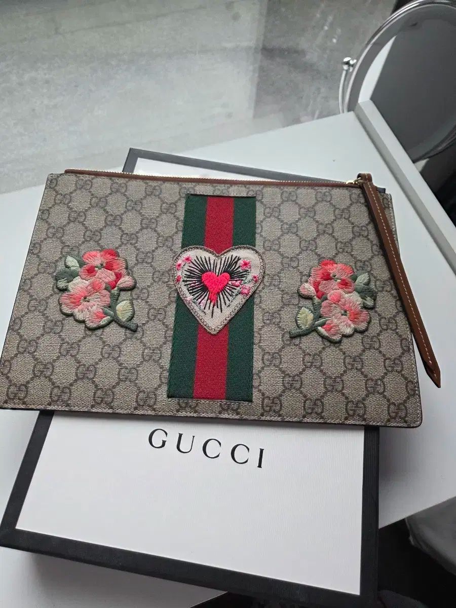 GUCCI グッチ フラワー ハート GG Supreme シュプリーム クラッチ バッグ