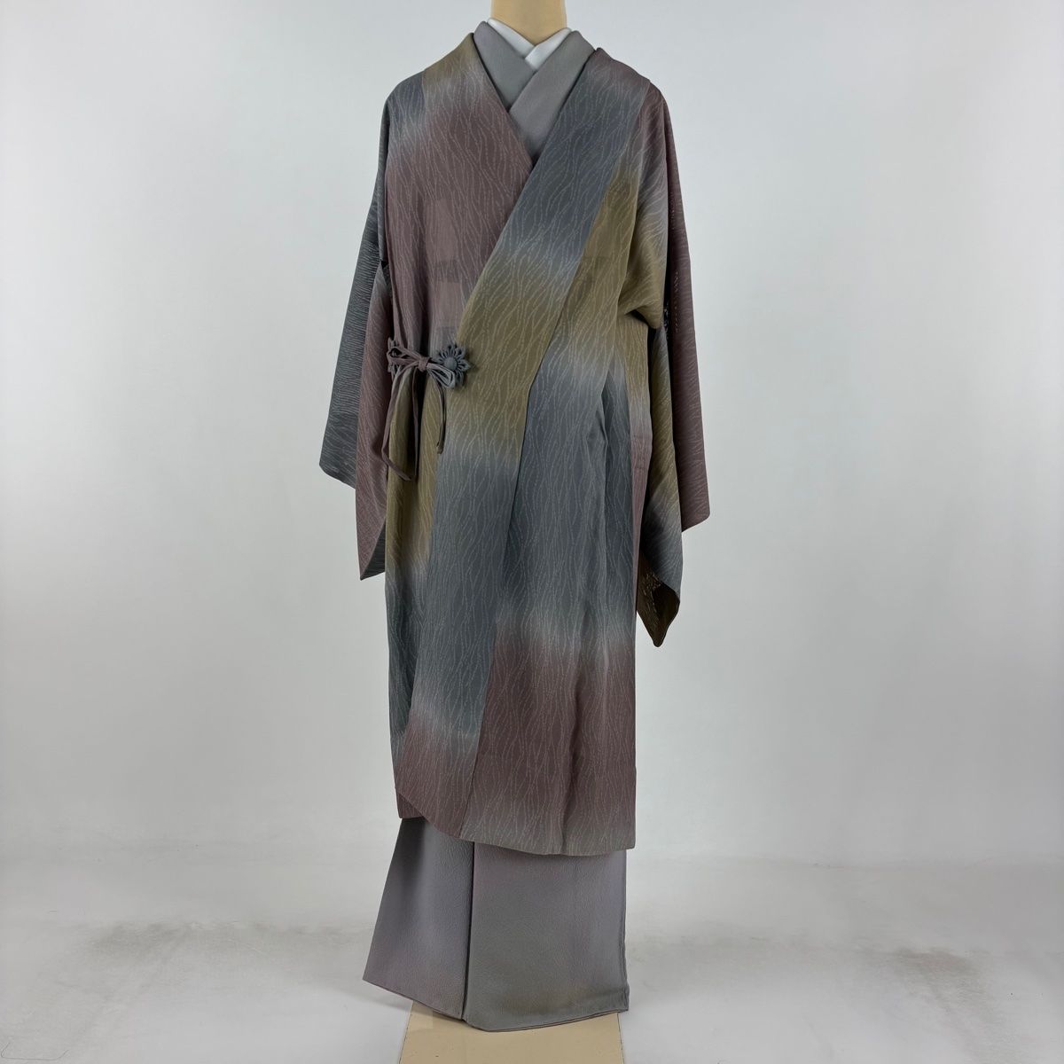 地球 道中着 身丈110cm 裄丈66cm M 和装コート 地紋 ぼかし 灰色 正絹 ファッションブランド
