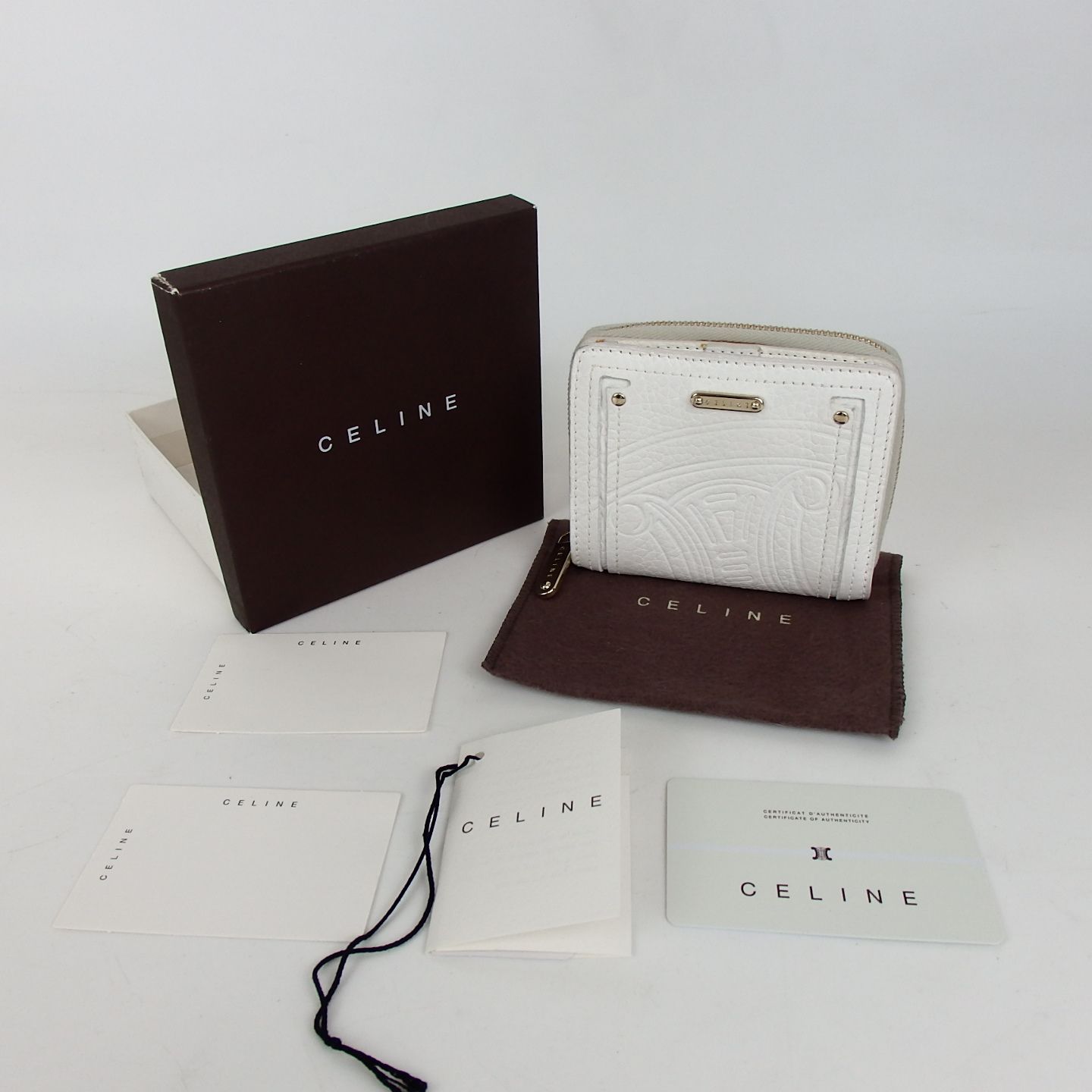 CELINE セリーヌ マカダム 二つ折り財布 　ホワイト　折りたたみ CELINE セリーヌ マカダム 型押し 二つ折り財布 ホワイト レザー