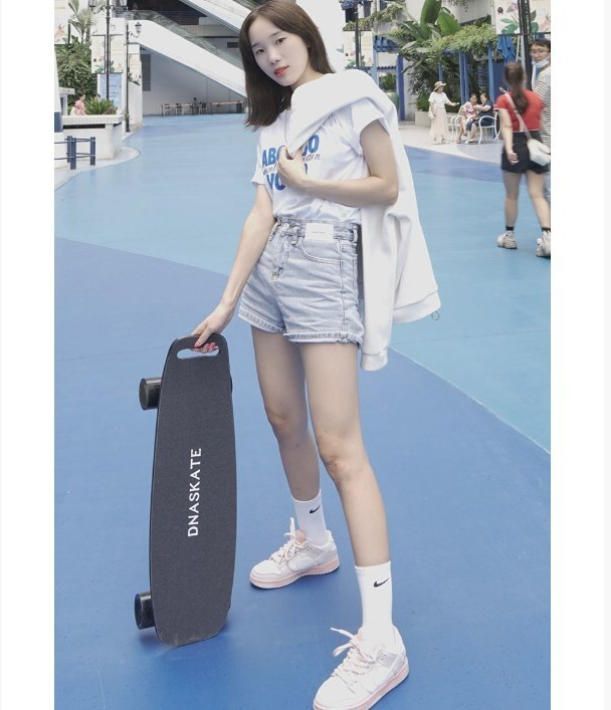 電動四輪スライド車リモコンインテリジェント二駆スライド子供大人歩行スライド車 LLC-HASEGAWATOSO_COM