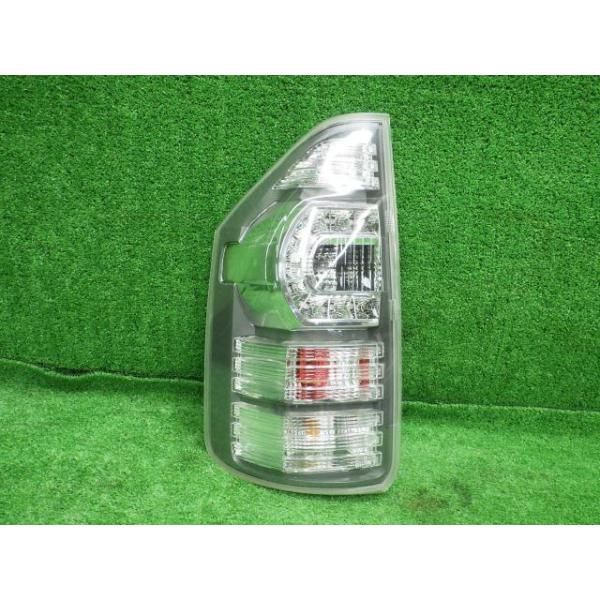 ヴォクシー ZRR75W 左テールランプ・テールライト ZS 煌Z   イチコ 28-220 81560-28572 202 車 ヴォクシー ZRR75W 左テールランプ・テールライト Z 4WD 8人 イチコ