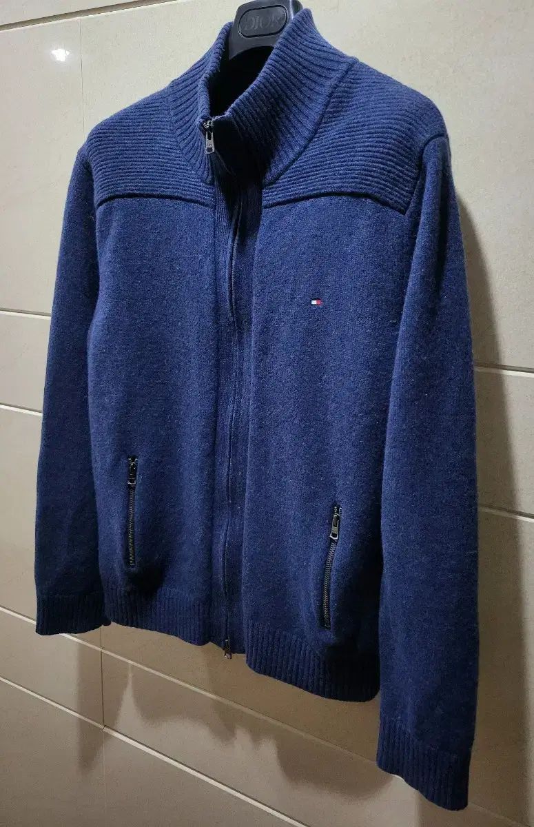 素晴らしい Tommy Hilfiger トミーヒルフィガー ジップアップニット 105