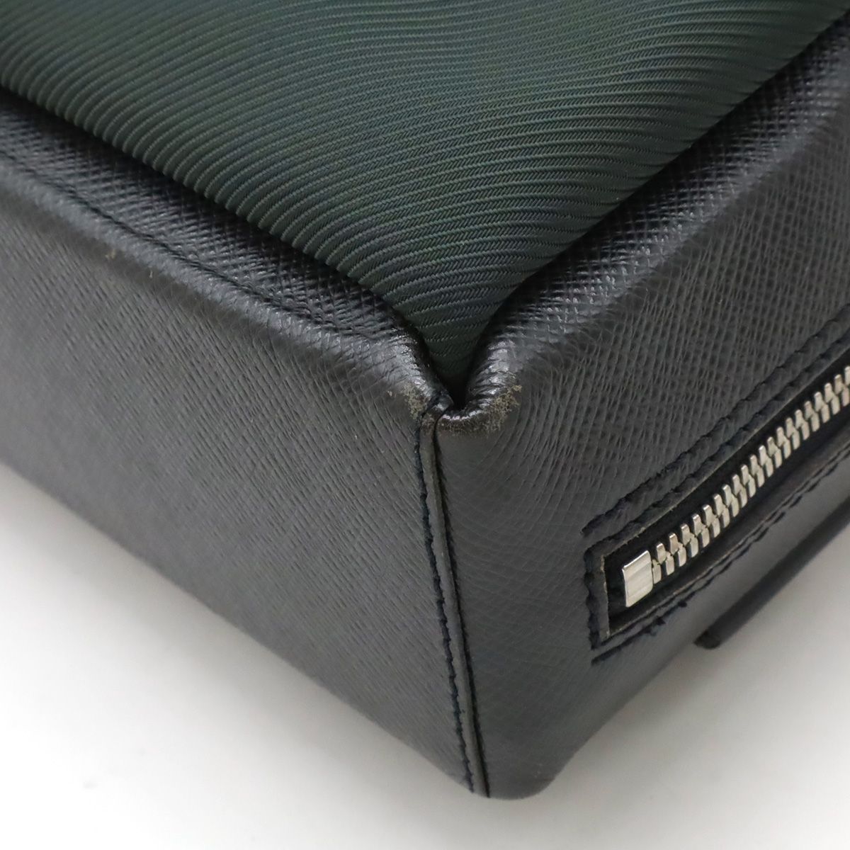LOUIS VUITTON ルイ ヴィトン タイガ ベルーガ ショルダーバッグ