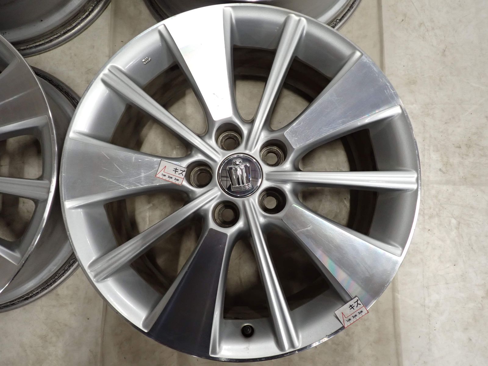 4本SET 会社宛送料無料 18×8J トヨタ クラウン ハイブリット