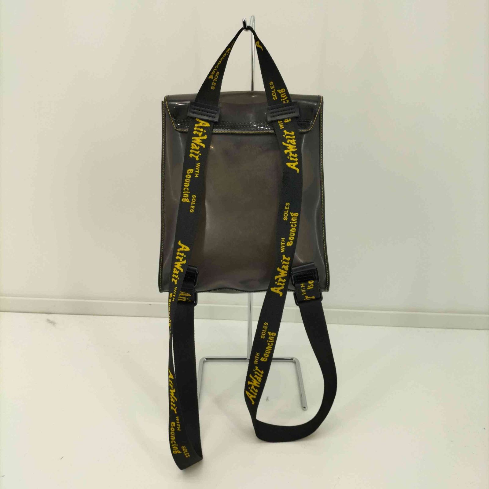 ドクターマーチン　Dr.Martens パテントミニバックパック Dr.Martens パテントレザーミニバックパック | ドクターマーチン