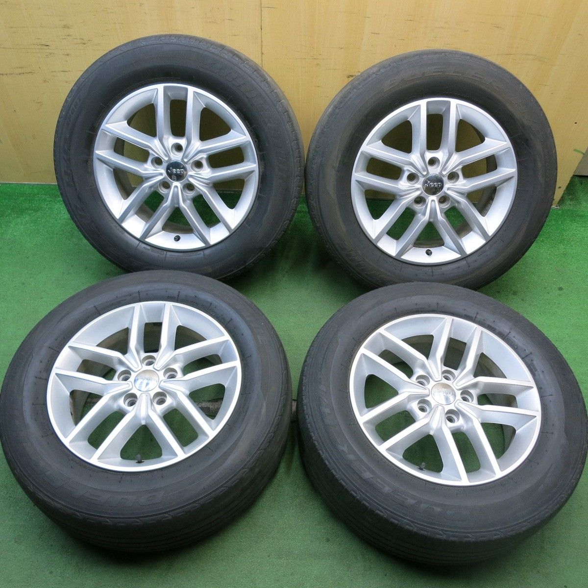 キレイ☆JEEP ジープ グランドチェロキー 純正 265/60R18