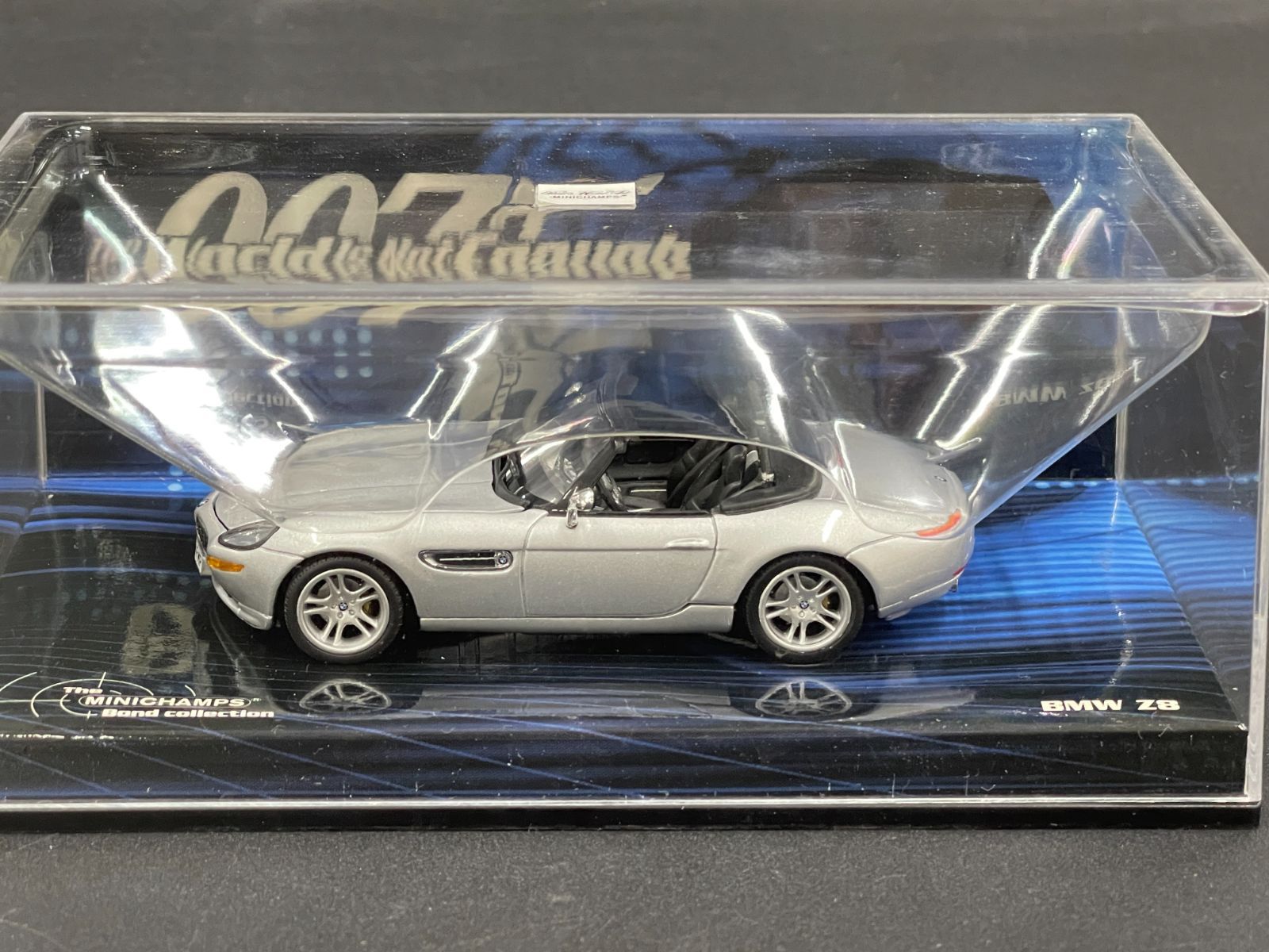 MINICHAMPS BMW Z8 1/43 007 The World Is Not Enough Bond Collection