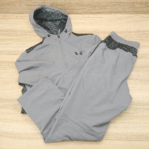 UNDER ARMOUR スポーツウエア　ブランドロゴ入り セットアップ サイズLG グレー レディースメンズ E 1212200012755