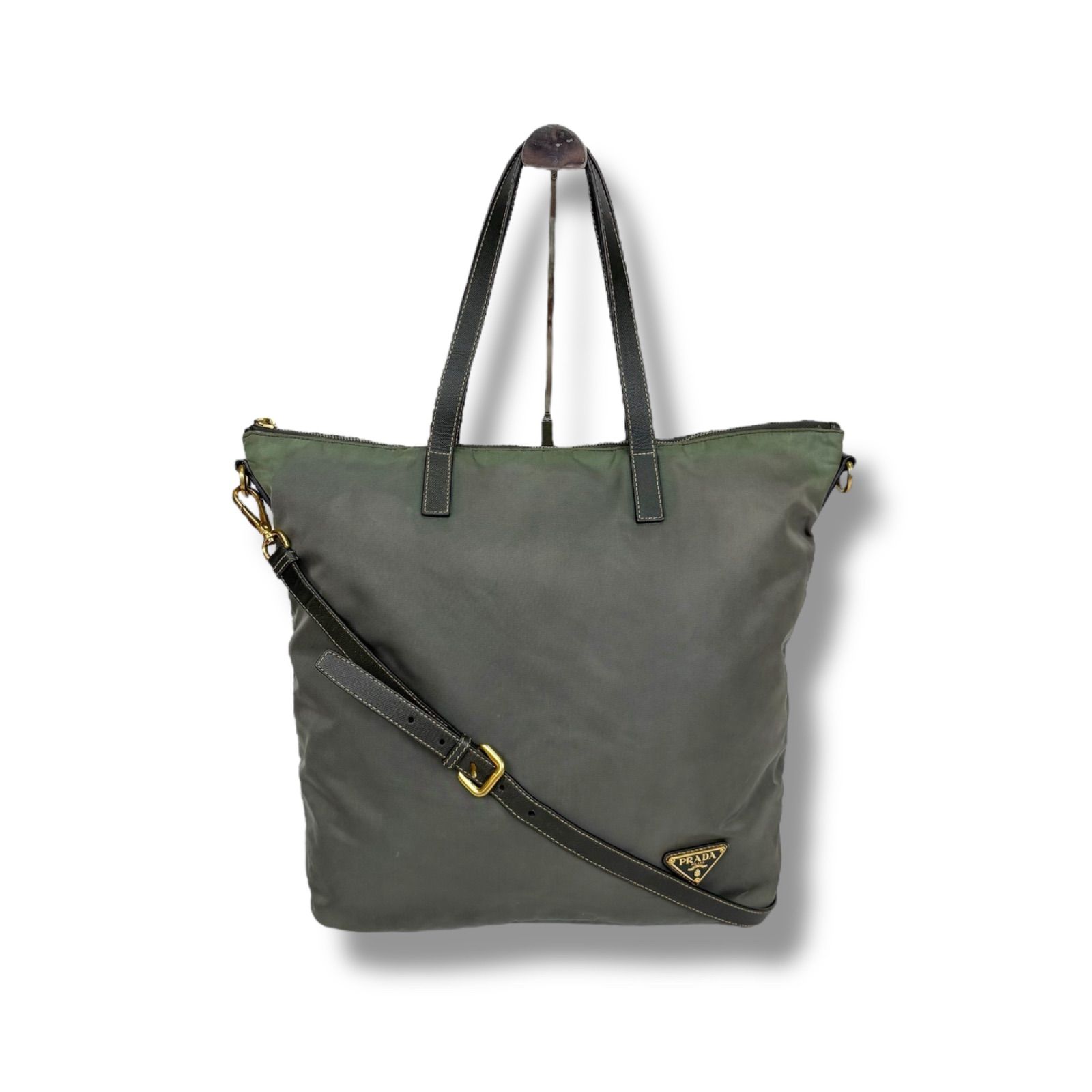 PRADA トートバッグ　三角ロゴプレート　カーキ　ナイロン　チャーム　レザー PRADA プラダ テスート 三角ロゴプレート カーキ シルバー金具