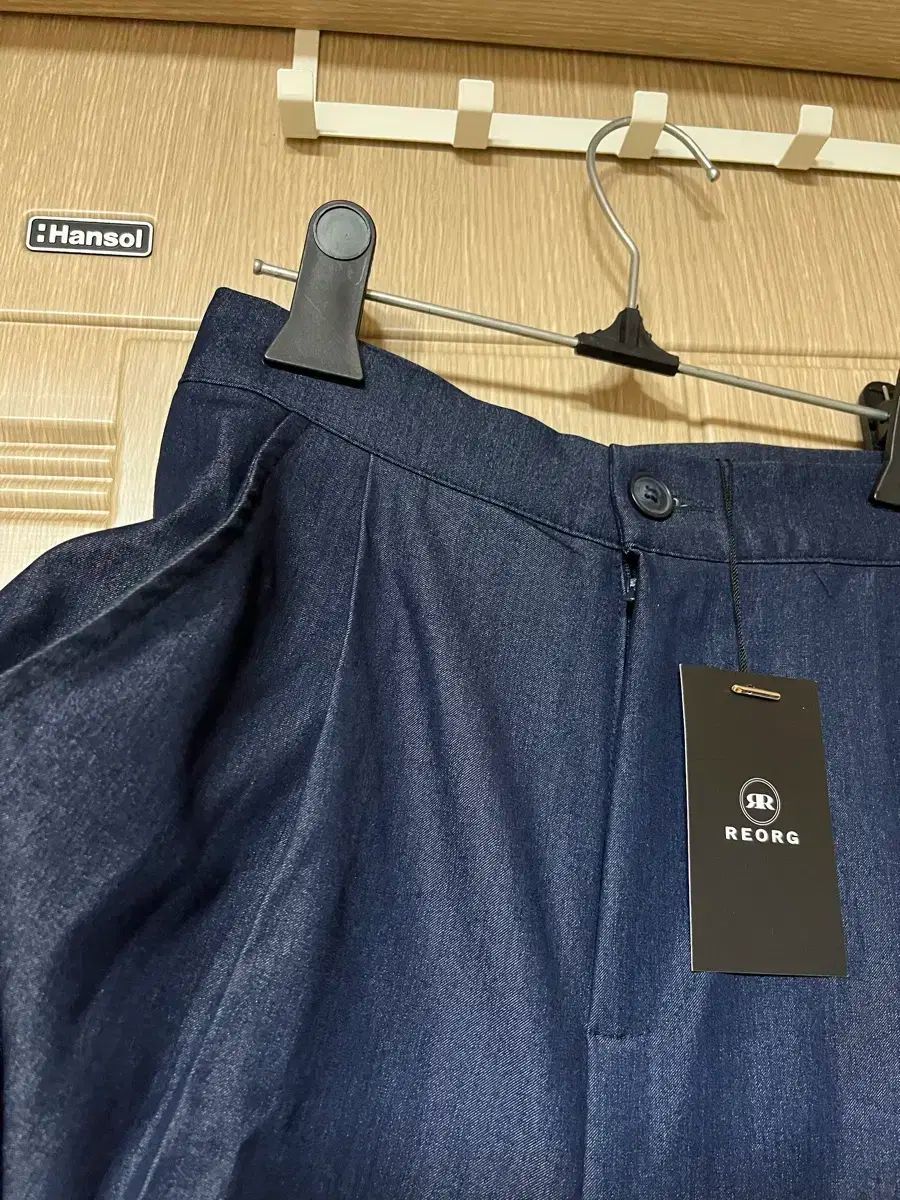 スラックス