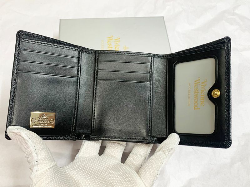 新品Vivienne ヴィヴィアン ショートウォレット牛革財布　 金色ロゴ 新品Vivienne ヴィヴィアン ショートウォレット牛革財布 金色