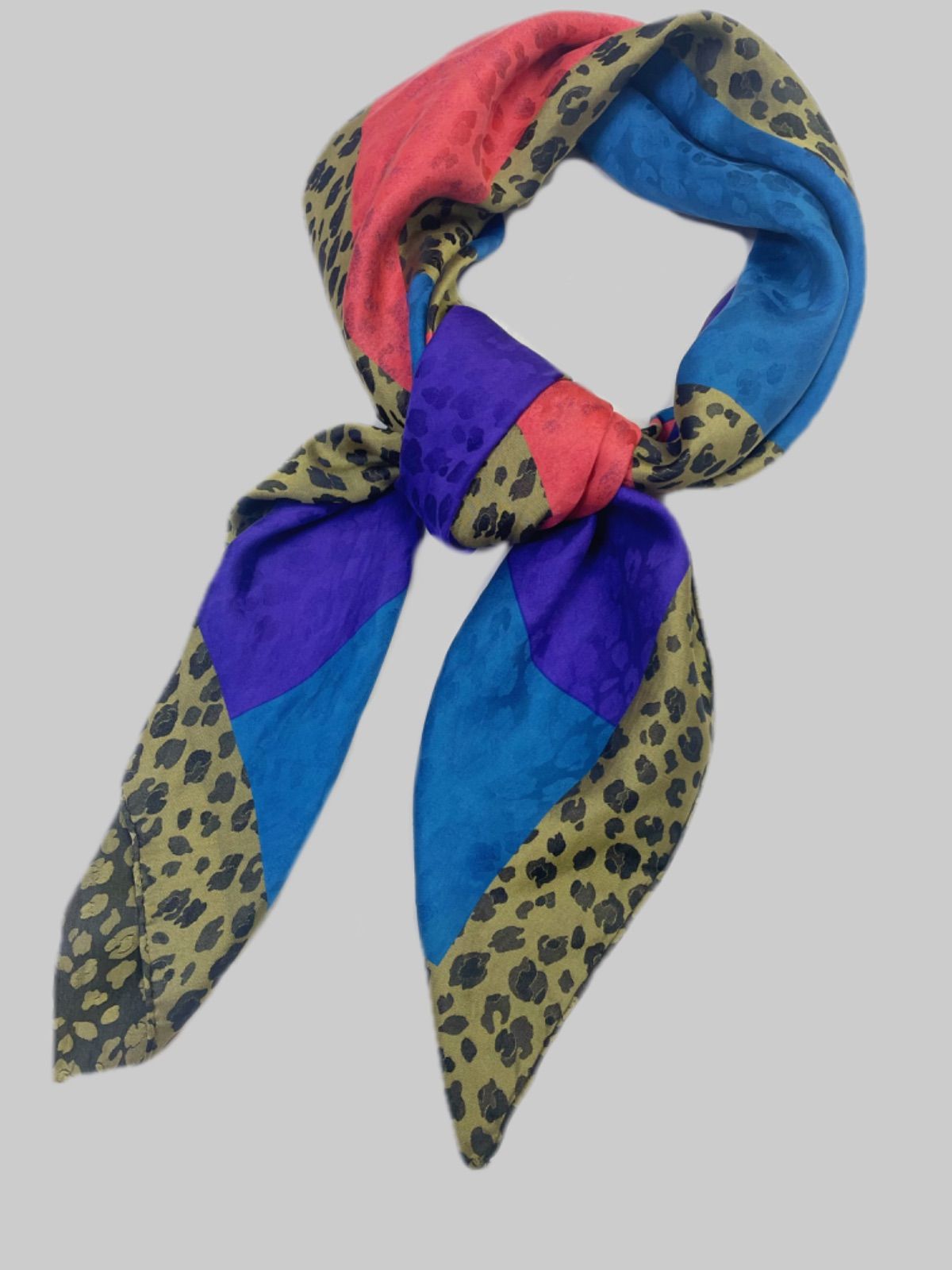 高級感 GIVENCHY ヒョウ柄 大判スカーフ 108㎝×108㎝ - メルカリ