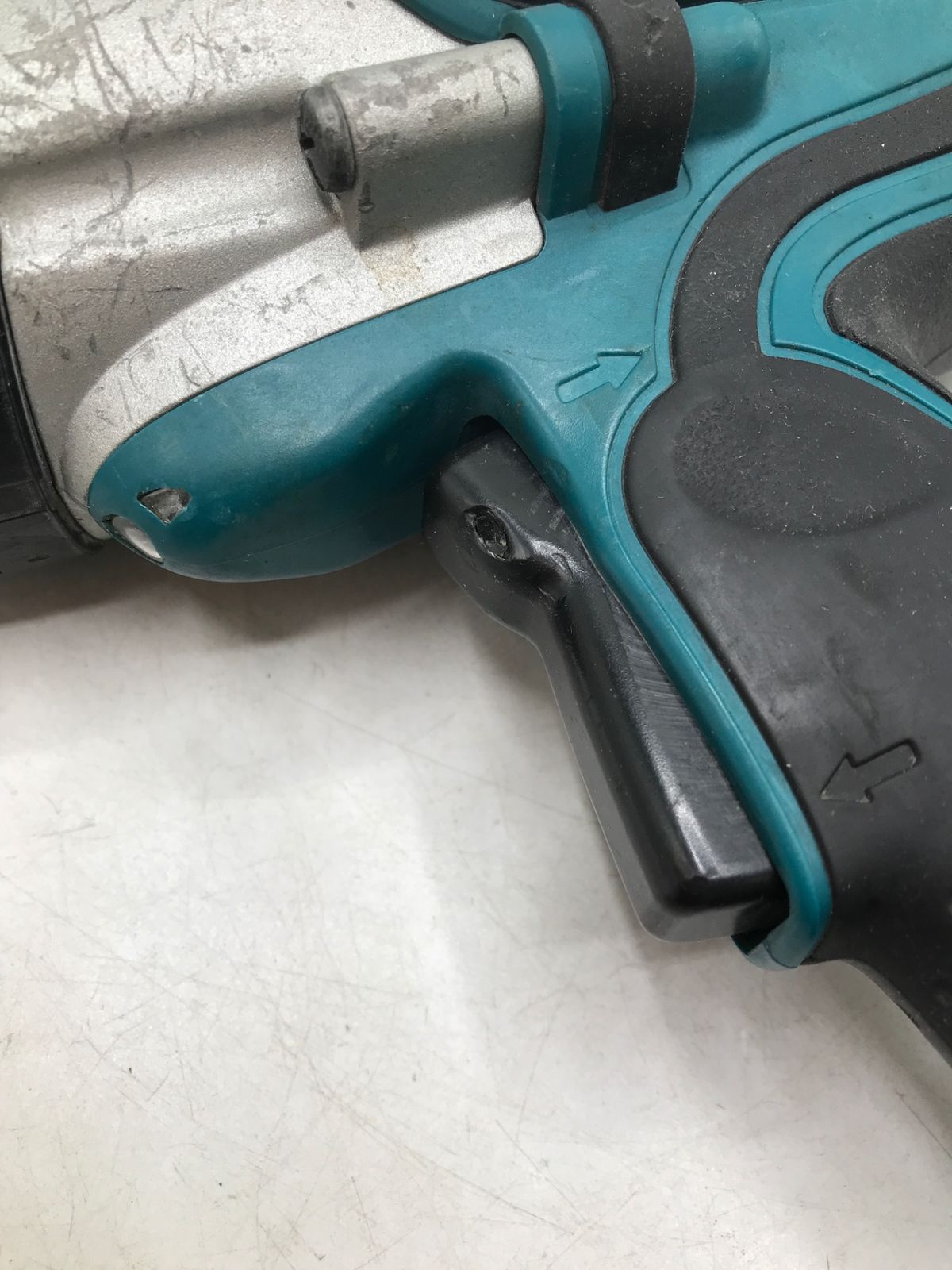 18v充電式インパクトレンチ