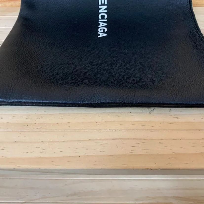 BALENCIAGA バレンシアガ EVERYDAY LOGO CLIP M クラッチバッグ セカンドバッグ 485112 カーフスキン  ノワールカラー - メルカリ