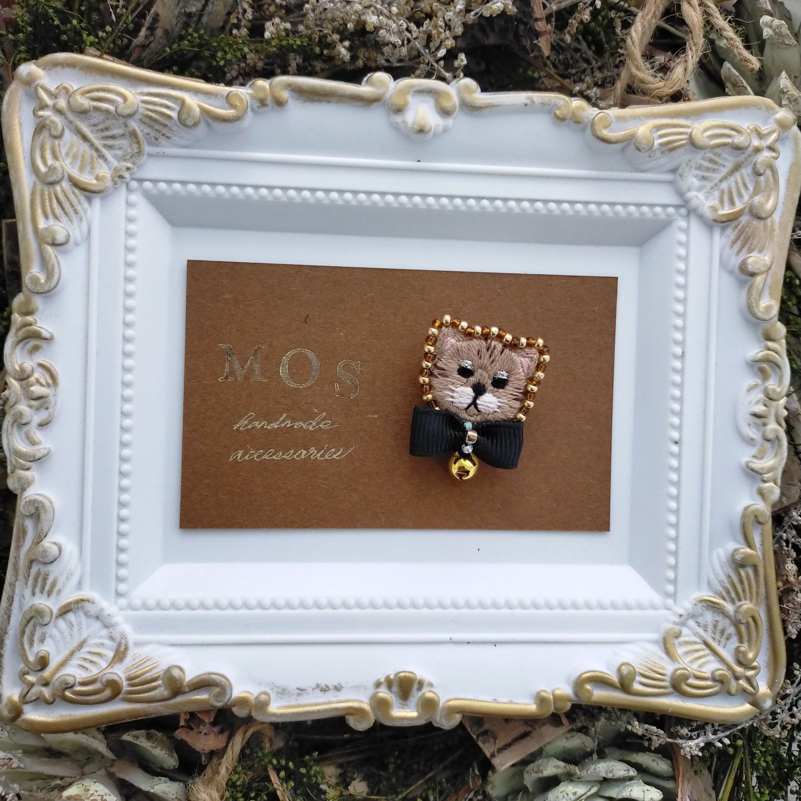 猫さんฅ•ω•ฅ 手刺繍ブローチ - メルカリ 