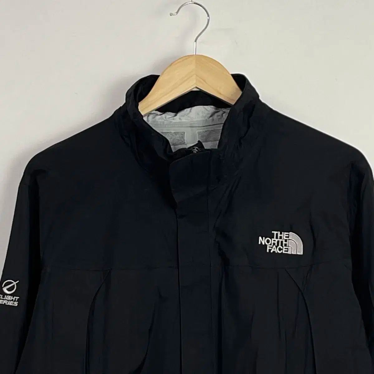 【雷市場（ポンジャン）商品韓国直送】 1379 製品名: THE NORTH FACE(ザノースフェイス) ウインドブレーカー