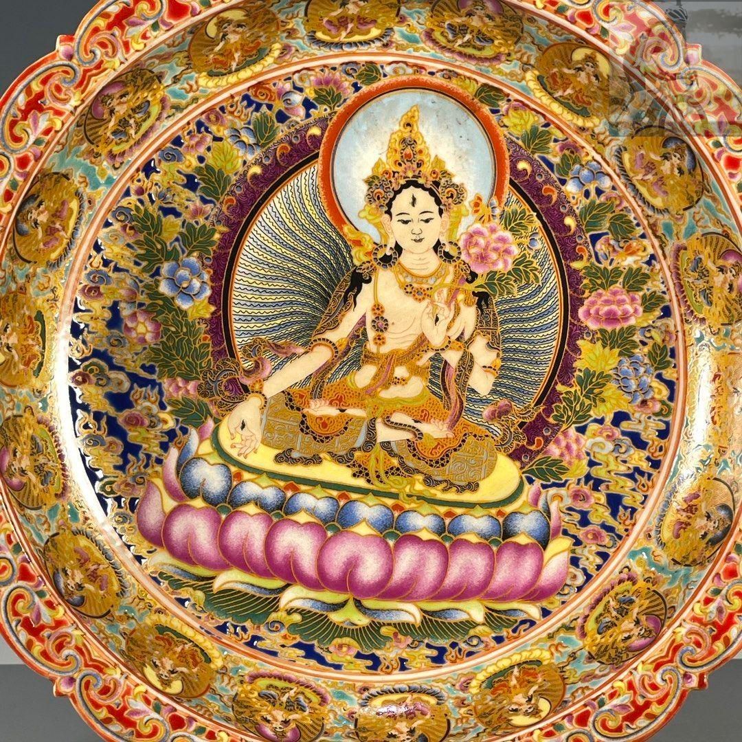 三連底款 琺瑯彩タンカ盤 陶磁器 現代工芸品 美術品 装飾品 置物