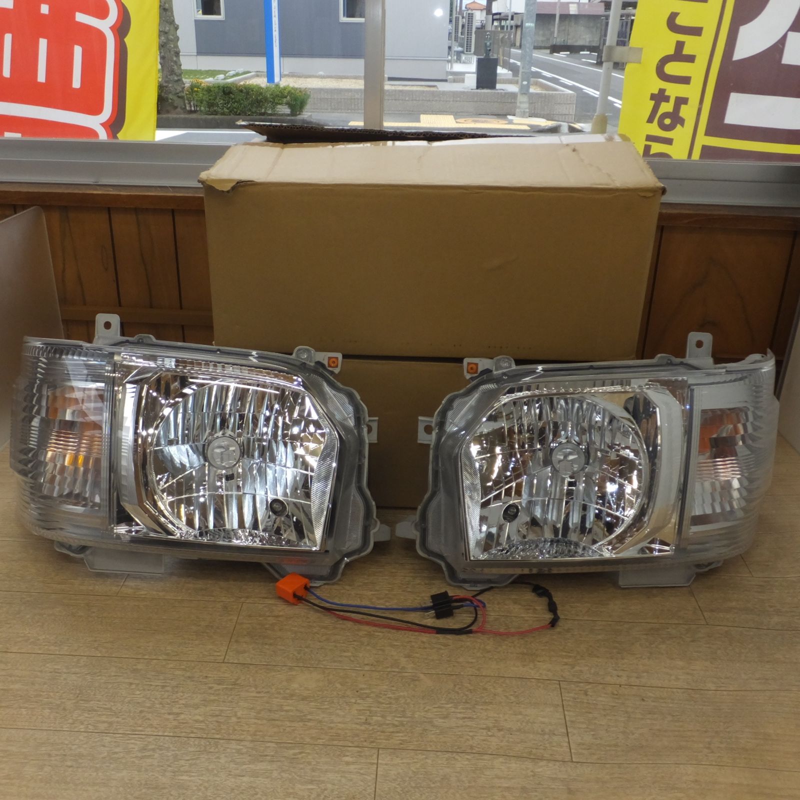 [送料無料] トヨタ TOYOTA 純正 ハイエース ヘッドライト 5型 KOITO 26-131 LEDバルブ付き 左 右 セット