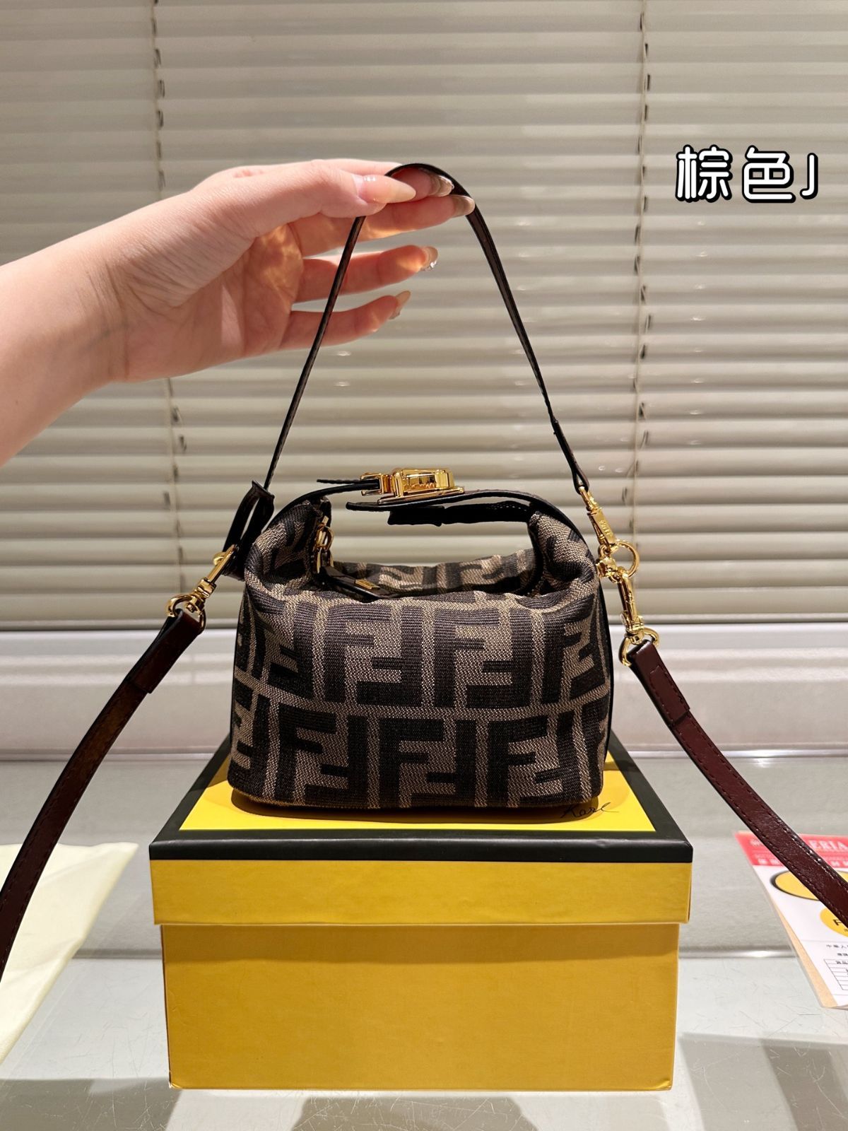 今日 FENDI Denim Bento Bag | FENDI デニム 弁当箱バッグ 15×13cm