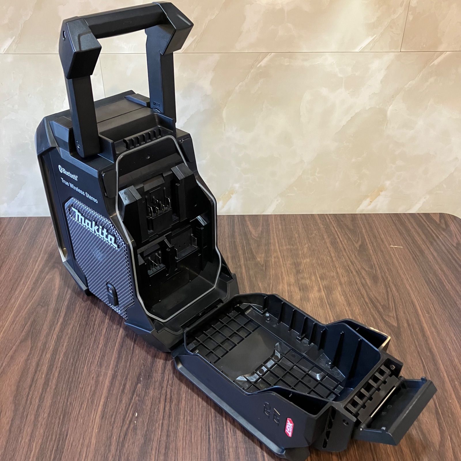 送料無料】マキタ(Makita) 充電式ラジオ 〔黒〕 MR005G