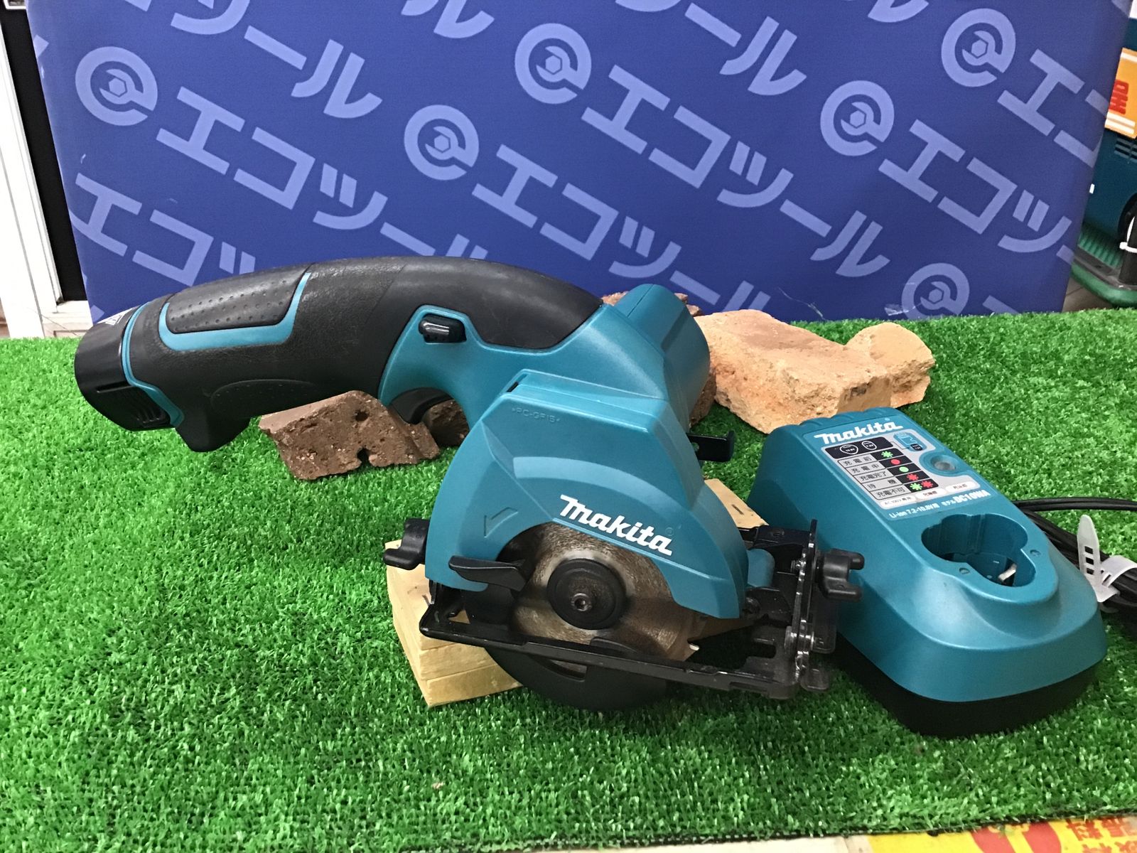 領収書発行可】☆Makita/マキタ 10.8v85mm充電式マルノコ HS300DW