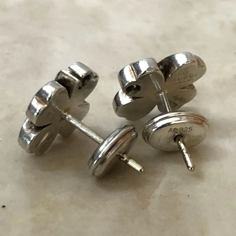 GUCCI クローバーピアス SV925 GUCCI クローバーピアス SV925 - メルカリ