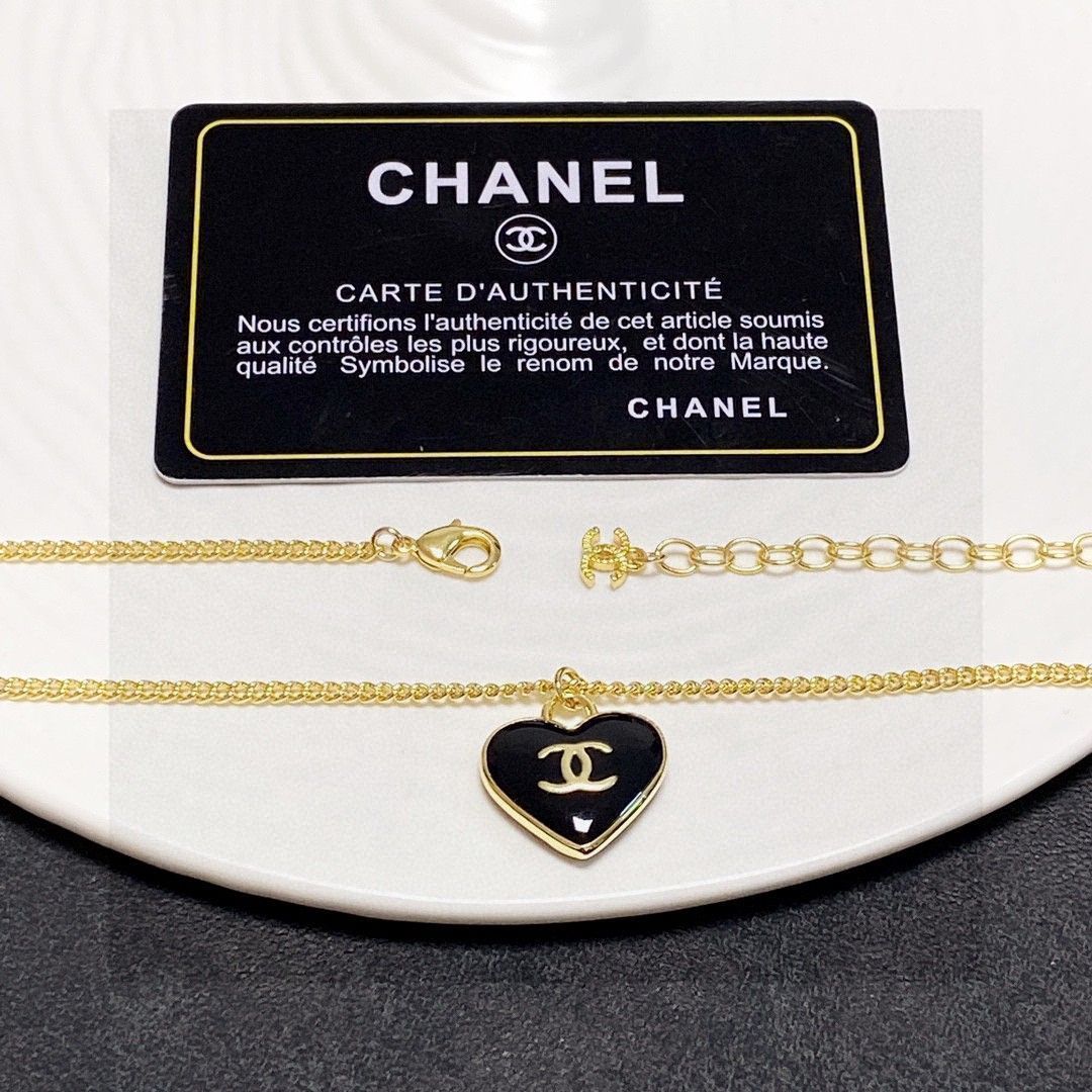 ダブルハートとキラキラがたまらない！集めたい CHANEL ブローチ CHANEL ハート型キラキラブローチ - メルカリ