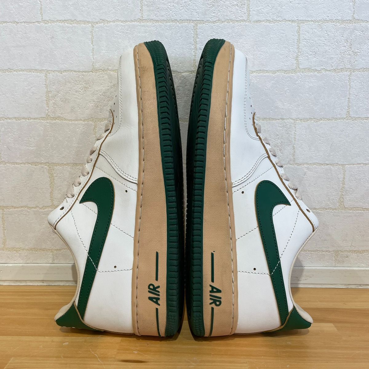 NIKE WMNS AIRFORCE1 グリーンアンドモスリン 【公式通販】