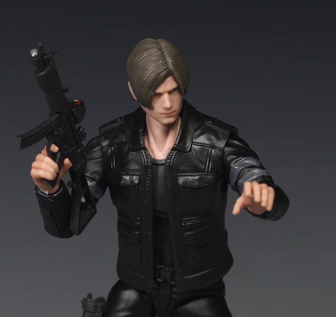 Amazon.co.jp: 1／6 フィギュア バイオハザード damtoys レオン