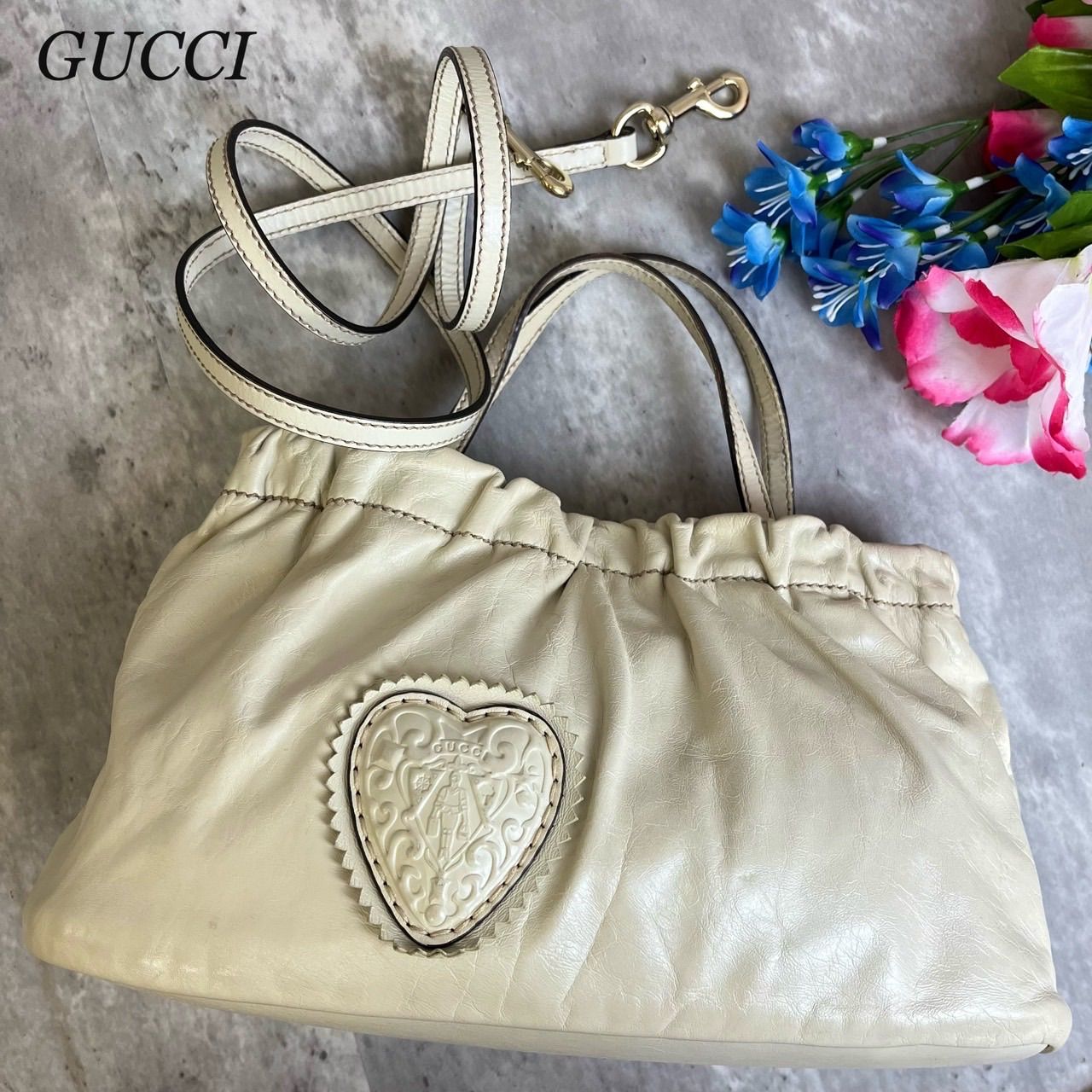 GUCCI トートバッグ ショルダーバッグ 肩掛け ロゴ金具 レザー ホワイト GUCCI トートバッグ ショルダーバッグ 肩掛け ロゴ金具 レザー ホワイト