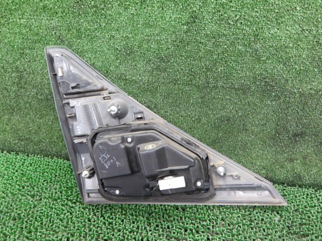 3FP5581 KFL2 トヨタ ヴェルファイア ANH20W 前期型 2.4V 7人 フィニッシャーランプ右 コイト 58-32 FFCRYSTALESIA_COM