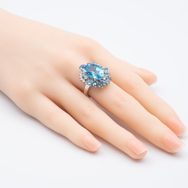 PT900ブルートパーズ・ダイヤモンドリングT7.97カラットD0.12カラット