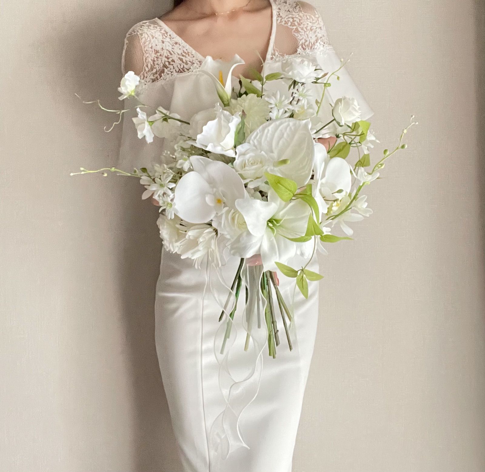 white×lightgreen クラッチブーケ ウェディングブーケ ブートニア