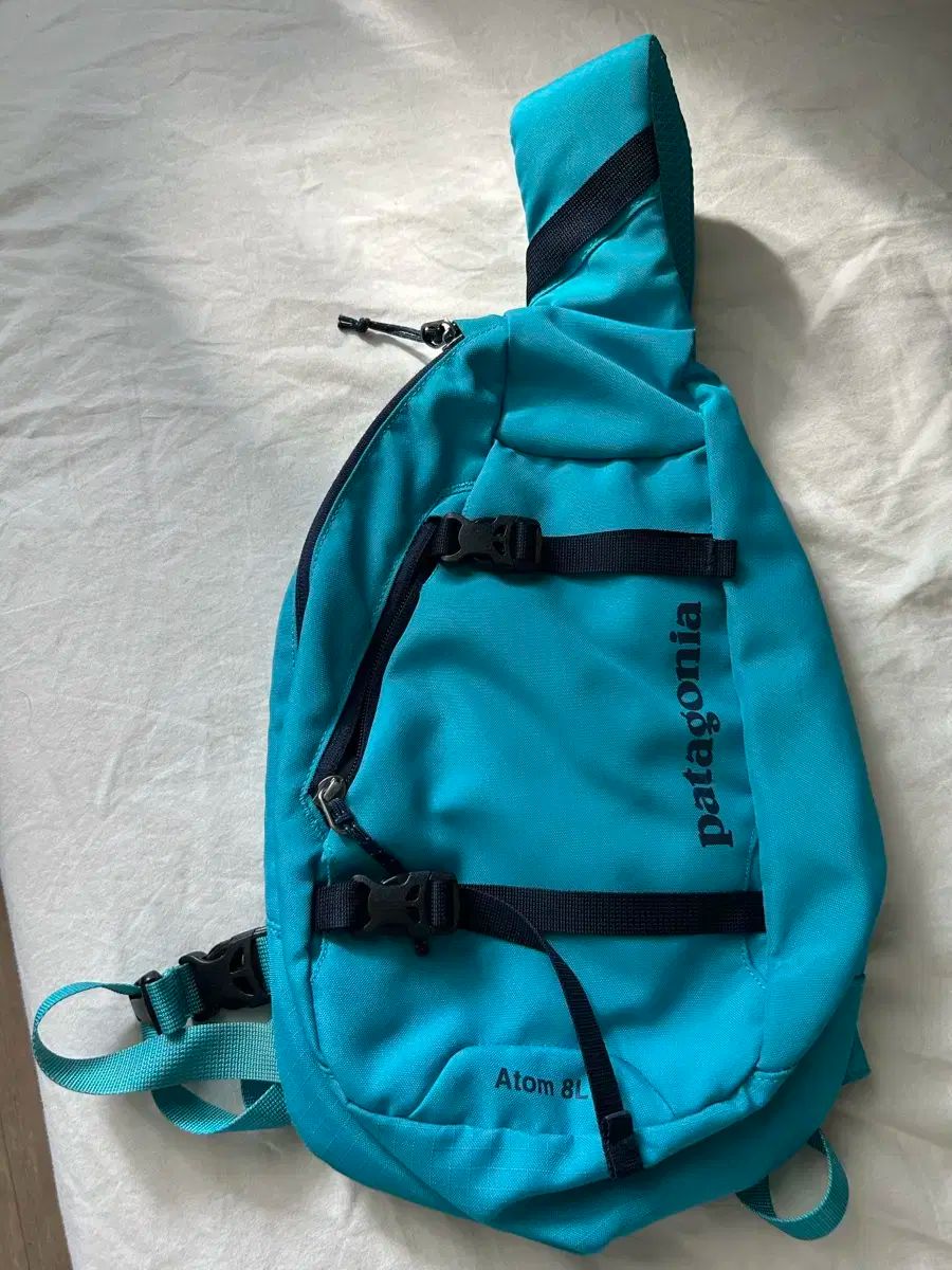 パタゴニア Atom 8L スリングバック ブルー アクア