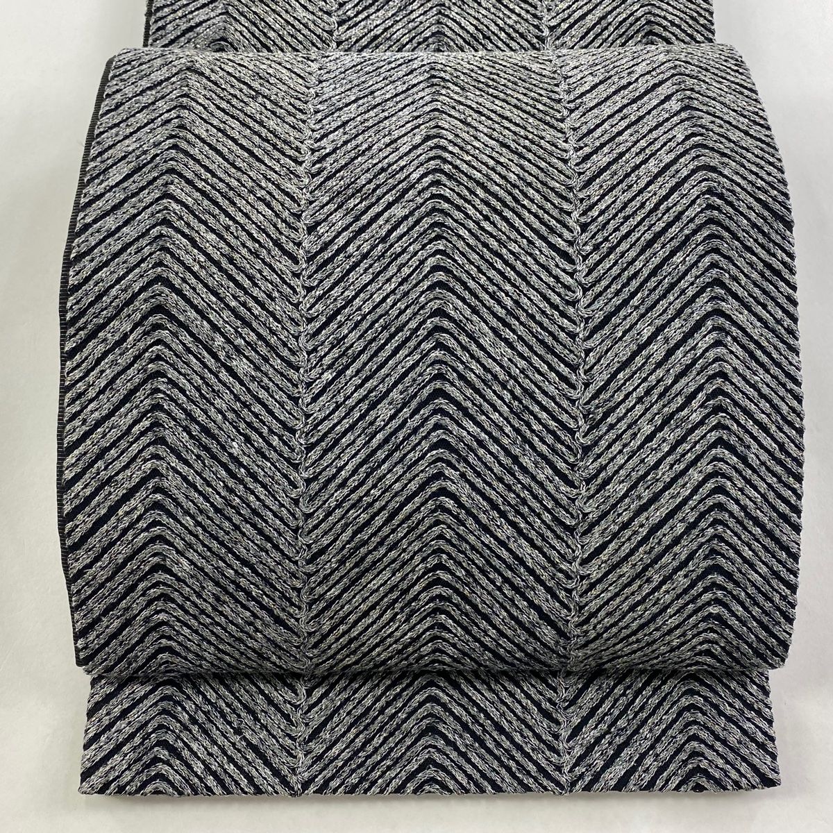 袋帯 無月 落款 幾何学模様 縞 箔 黒 全通 正絹