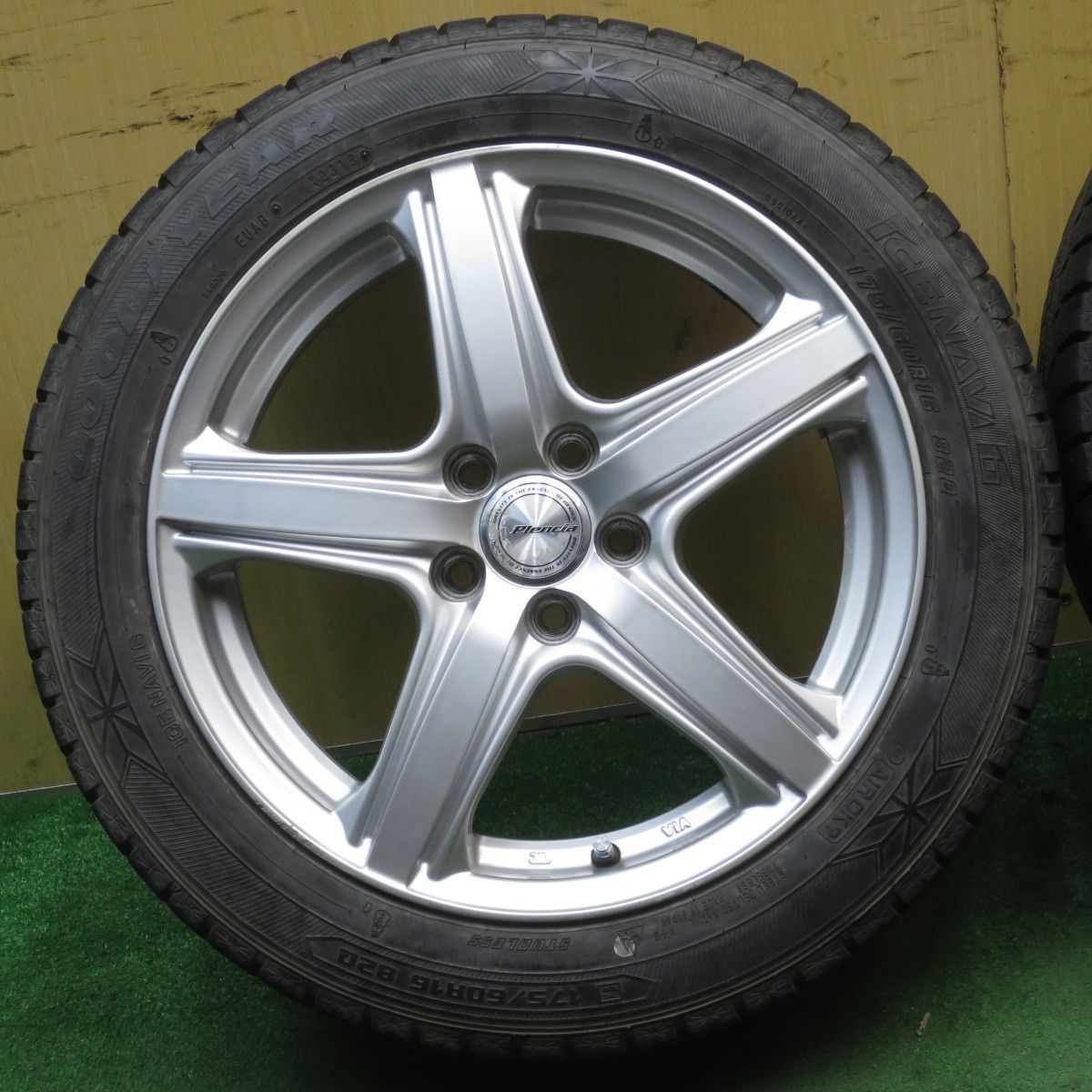 バリ溝！キレイ！9分☆ラクティス 等 175/60R16 スタッドレス