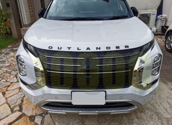 三菱 アウトランダーPHEV GN0W エンジンフードエンブレム 三菱 (T)エンジンフードエンブレム(ブラック)「ミツビシ純正用品