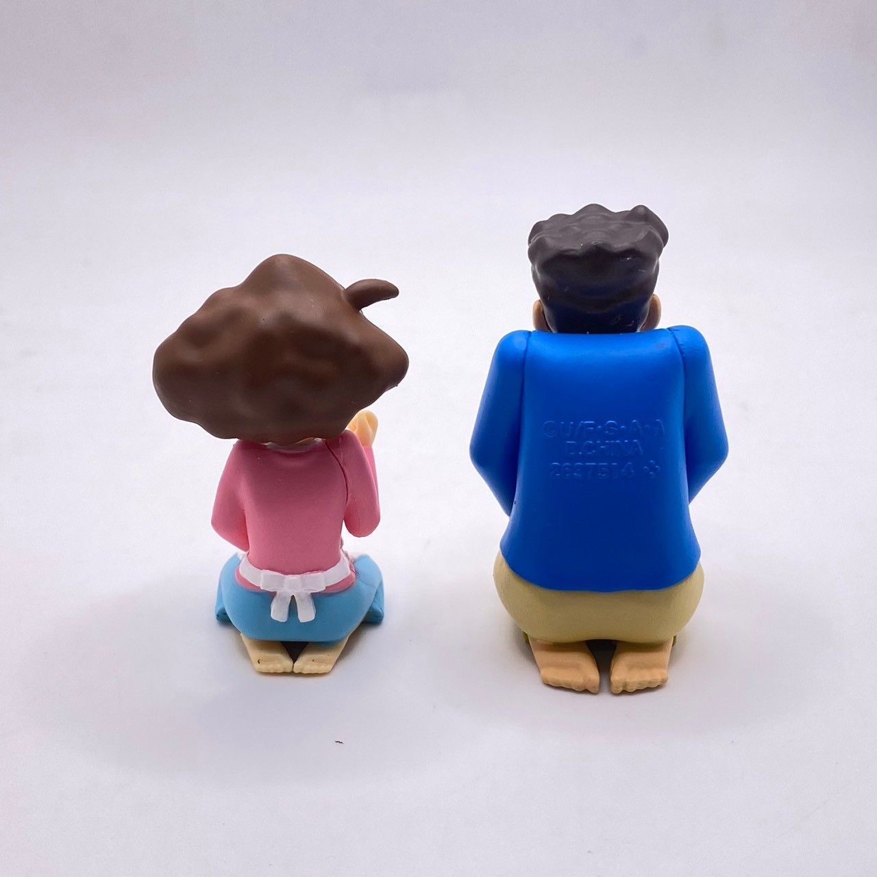 クレヨンしんちゃん　野原ひろし　野原みさえ　フィギュア　ソフビ　２個 Amazon.co.jp: クレヨンしんちゃん 野原家 フィギュア 家族写真
