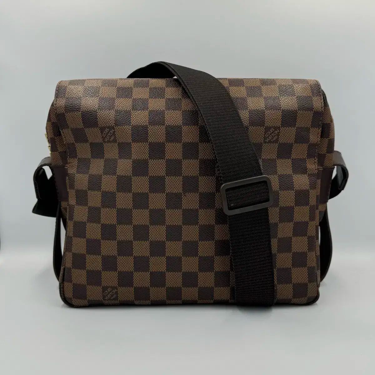 【雷市場（ポンジャン）商品韓国直送】 Louis Vuitton(ルイヴィトン) ネビリオ メンズ クロスバッグ