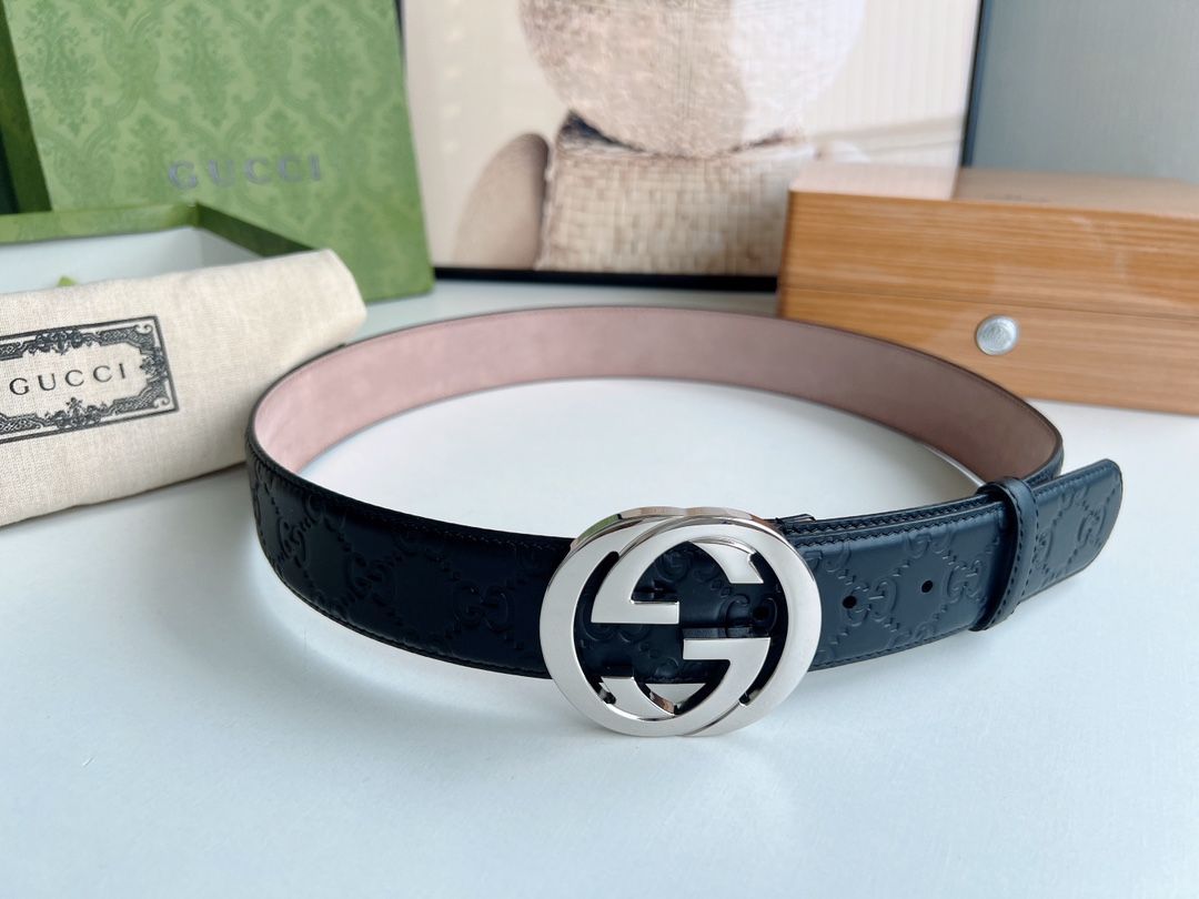 VERSACE JEANS COUTURE ベルト レザー 美品 未使用 箱付き VERSACE JEANS COUTURE ベルト レザー 美品 未使用 箱付き VERSACE