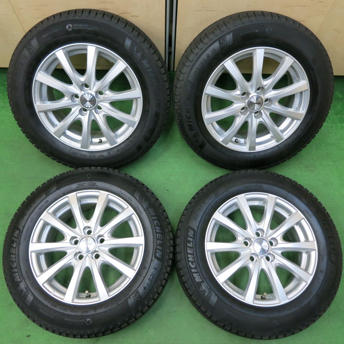 *送料無料* バリ溝！キレイ！ほぼ10分プリウス等 195/65R15 スタッドレス ミシュラン X-ICE3+ ravrion RS01 ラブリオン 15インチ PCD100/5H4050804イス