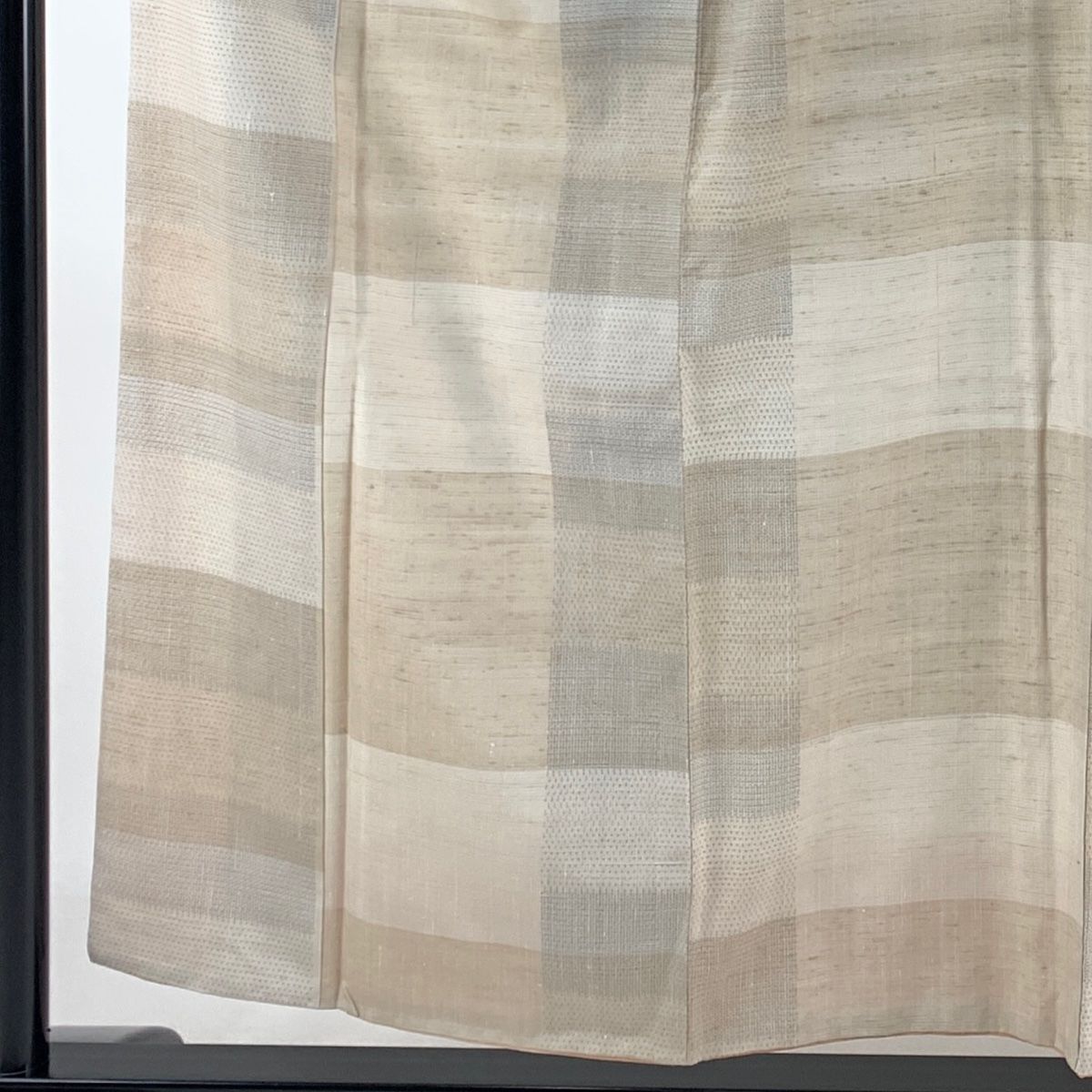 紬 身丈156cm 裄丈64cm M 袷 段縞 亀甲絣 薄茶色 正絹 美品 秀品  