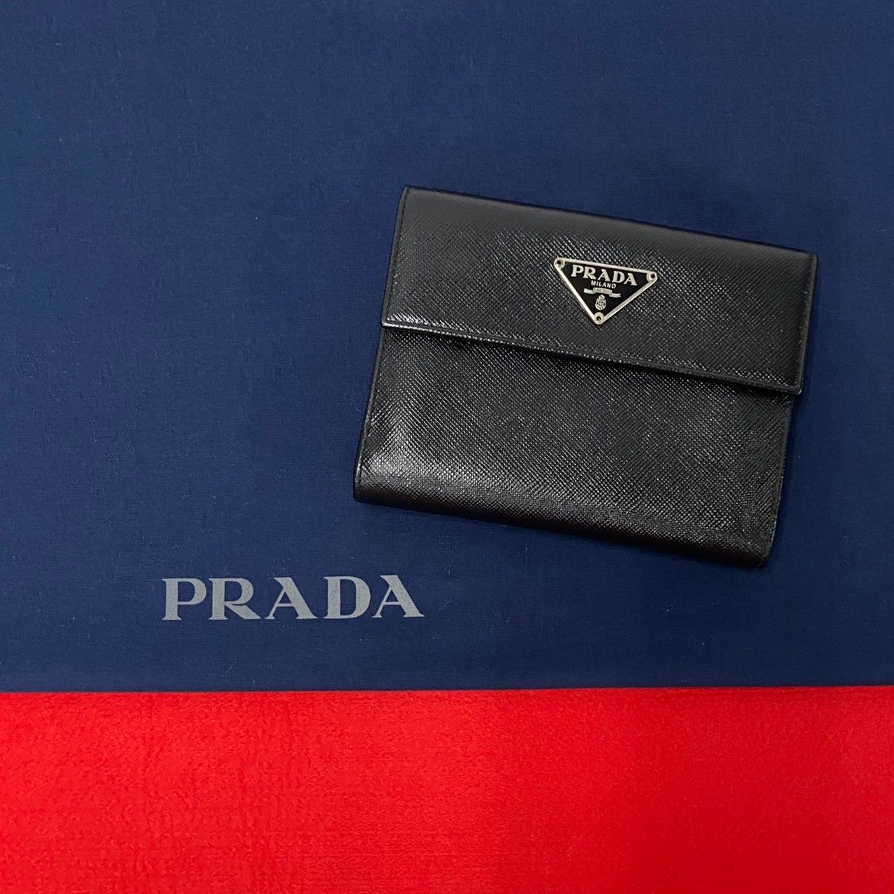 極 美品 PRADA プラダ 三角ロゴ プレート 金具 サフィアーノ レザー 本
