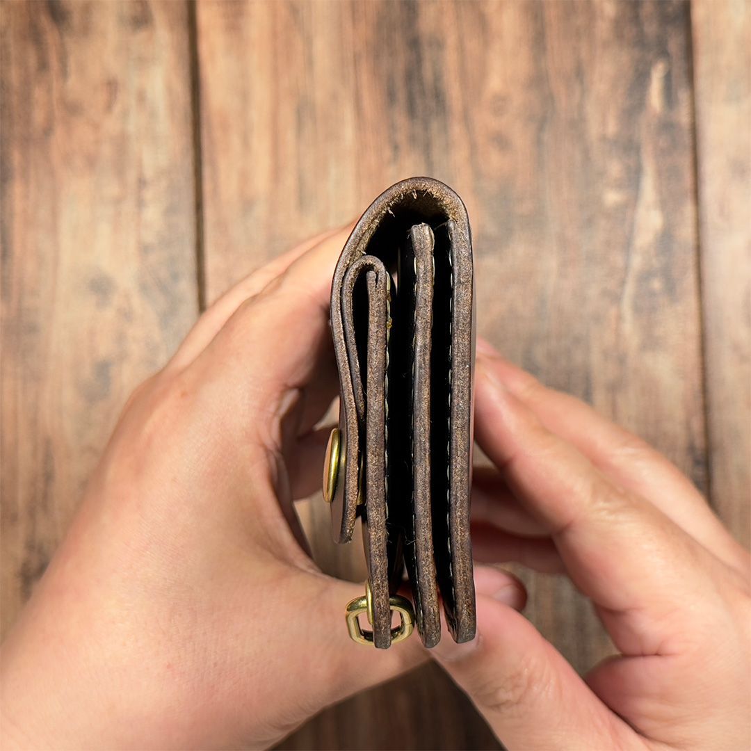 ブラック茶芯】手縫いショートトラッカーウォレット（クロムエクセル