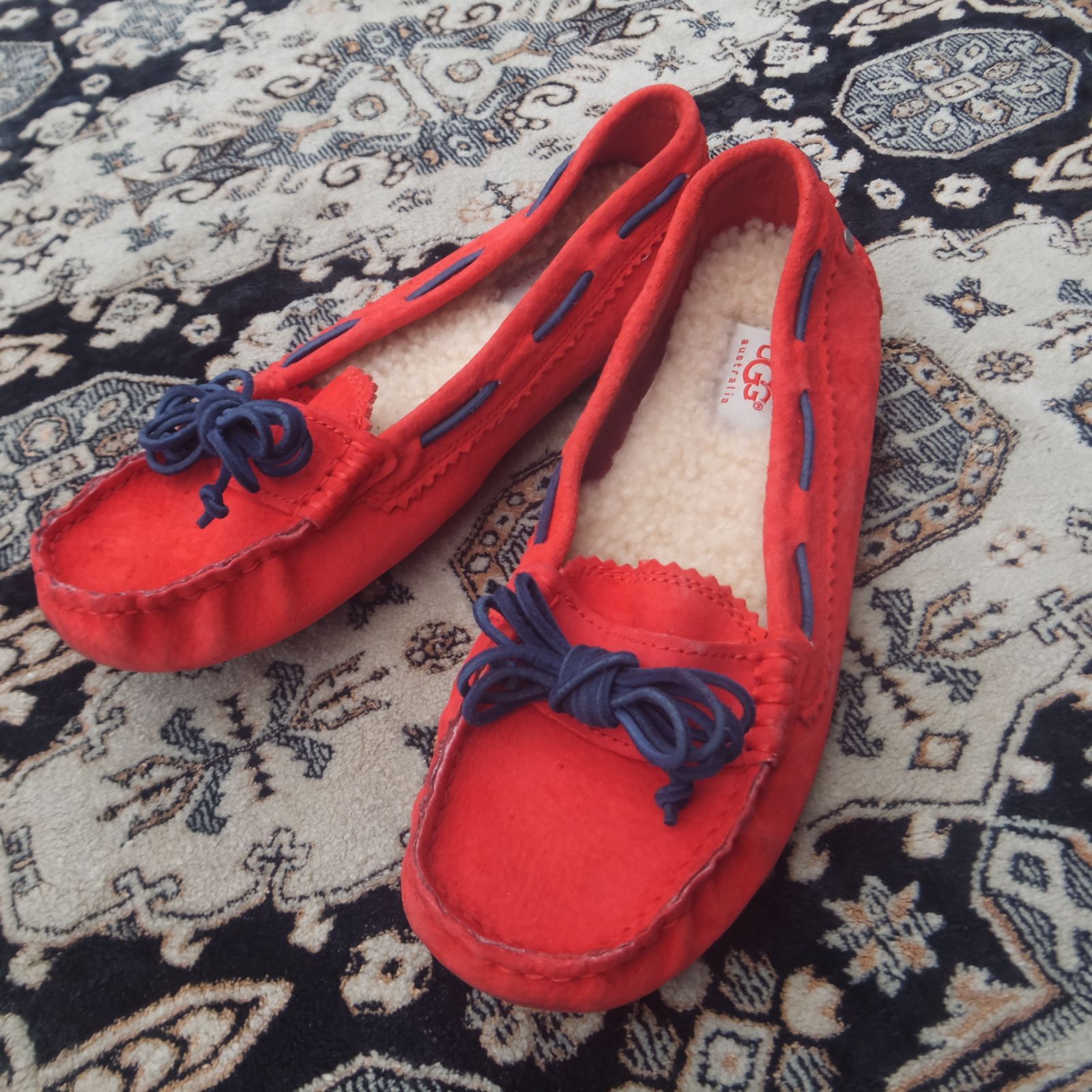 ugg suede　moccasin shoes