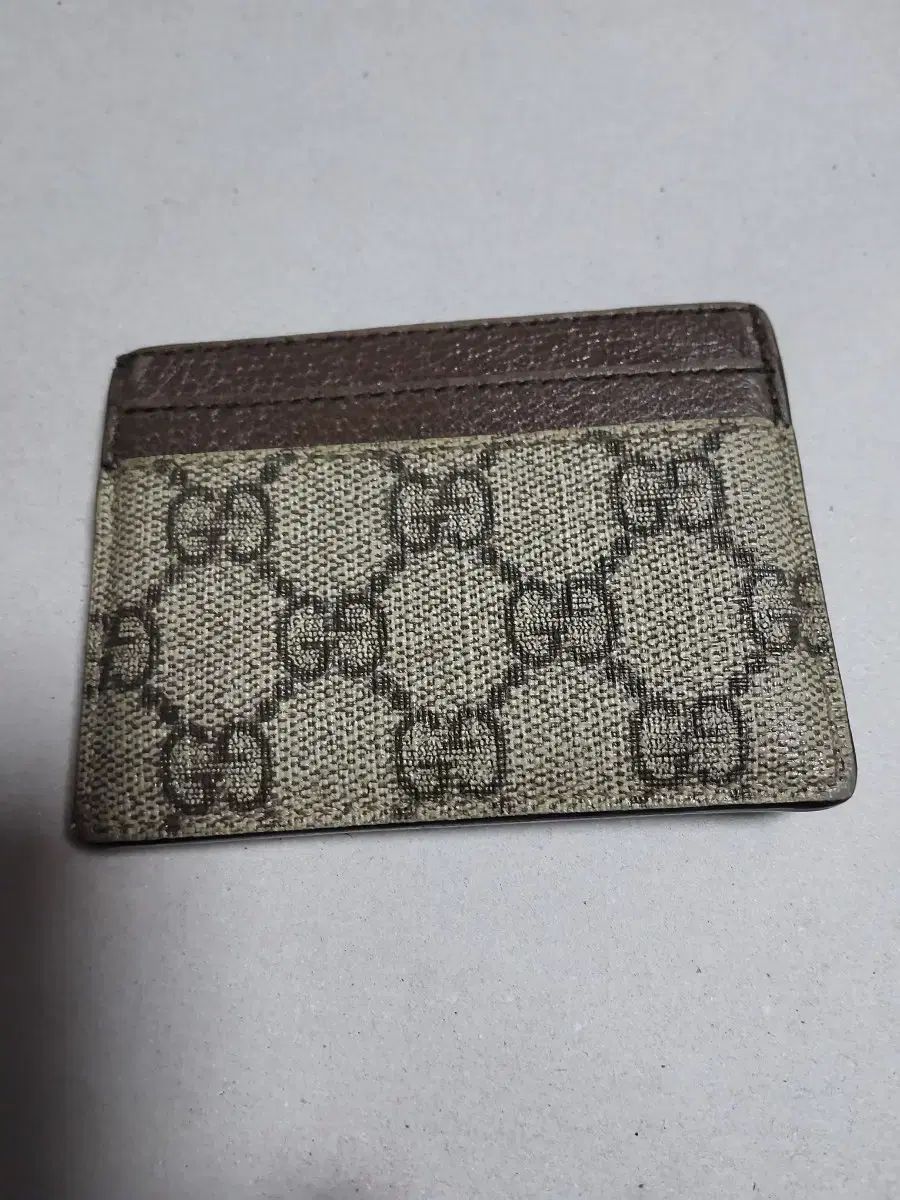 グッチ GG シュプリーム カードウォレット