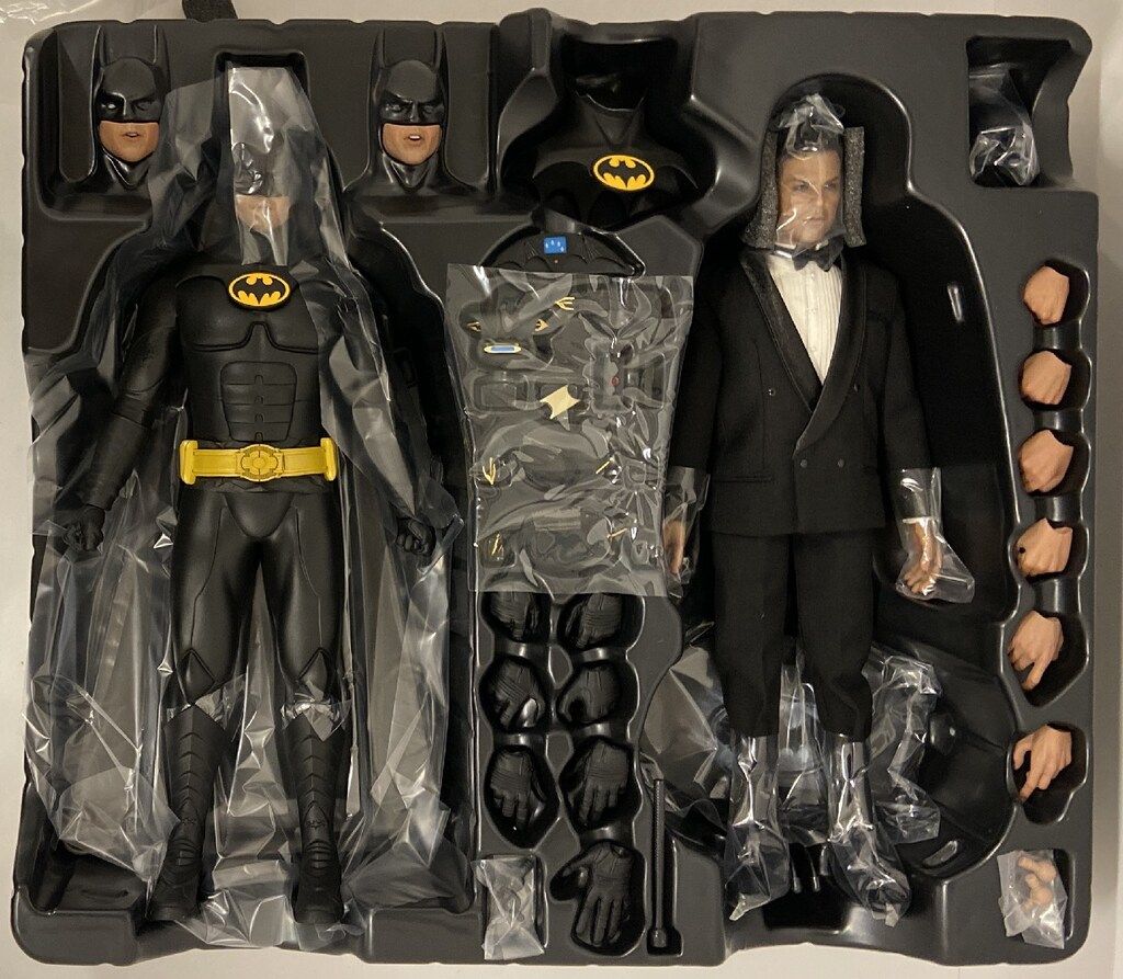 BRUCE WAYNE